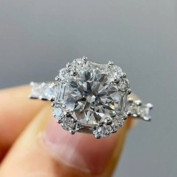 Women's Ring With Sparkling Micro-paved Zirconia