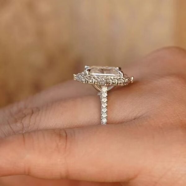 Rectangular Diamond Graceful And Fashionable Ring