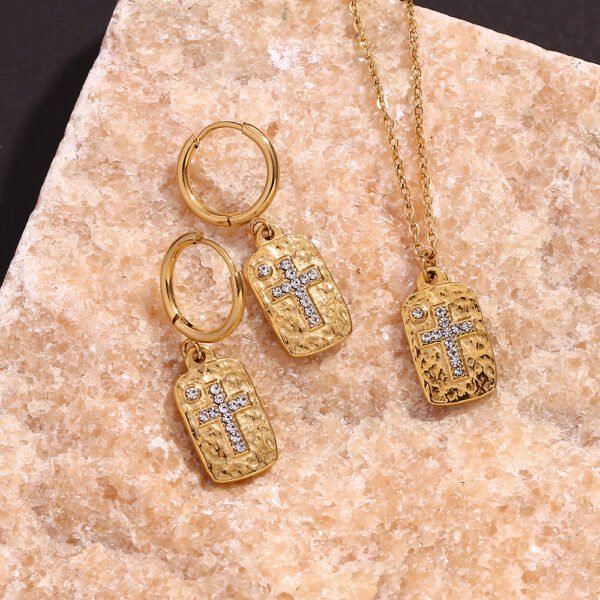 253fd416-3341-4d3c-bbb0-f88c1debdfcf.jpg Necklace Gold Micro Inlay Rhinestone Cross Hammer