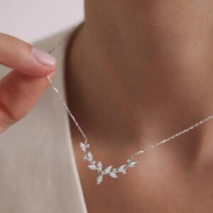 925 Sterling Silver Vine Necklace Rhodium Plated Leaf Pendant Elegant Nature-Inspired Jewelry