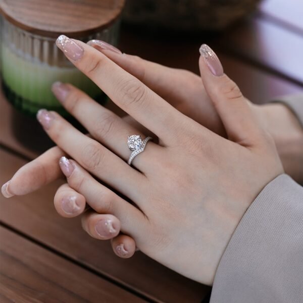 S925 Sterling Silver Zircon Ring Female Micro-inlaid Ring Six-claw Classic