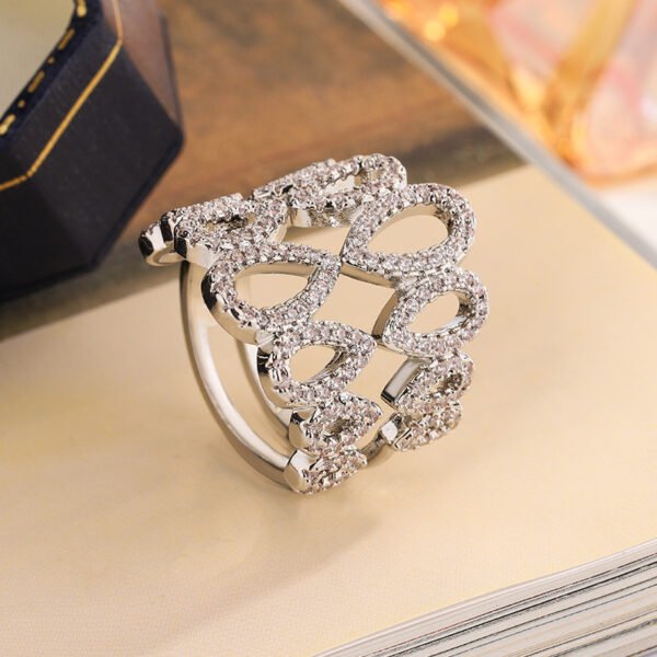 449be532-a33c-40b3-bf32-b6571d835c66.jpg Inlaid Zircon European And American Women's Ring