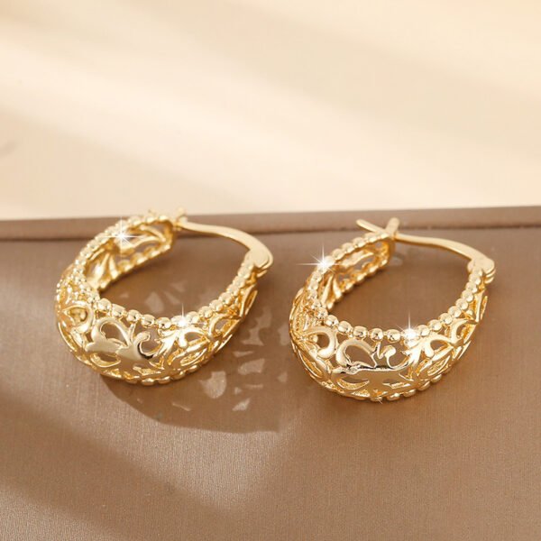 Elegant And Retro Geometric Hollowed-out Pattern Large Ear Rings In European And American Style