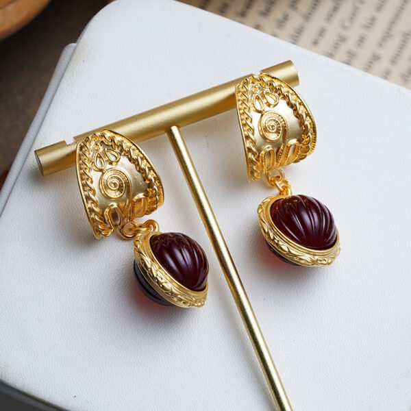 Retro Earrings Are Feminine, Lightweight, Luxurious And Exaggerated In Personality