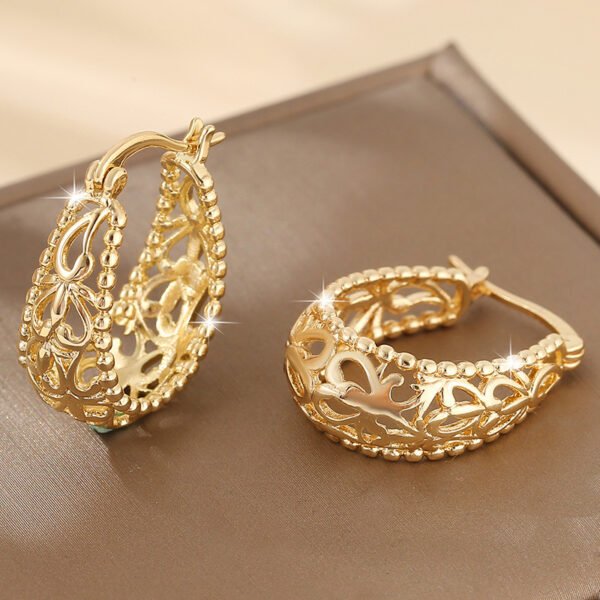 Elegant And Retro Geometric Hollowed-out Pattern Large Ear Rings In European And American Style