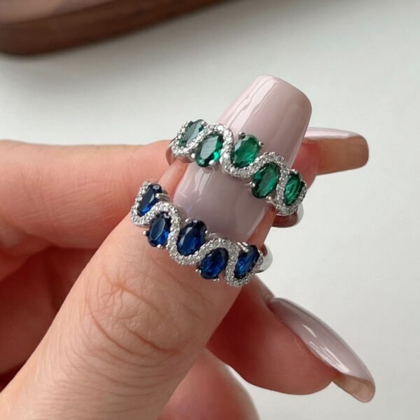 S925 Sterling Silver Oval Twisted Ring Inlaid Zircon