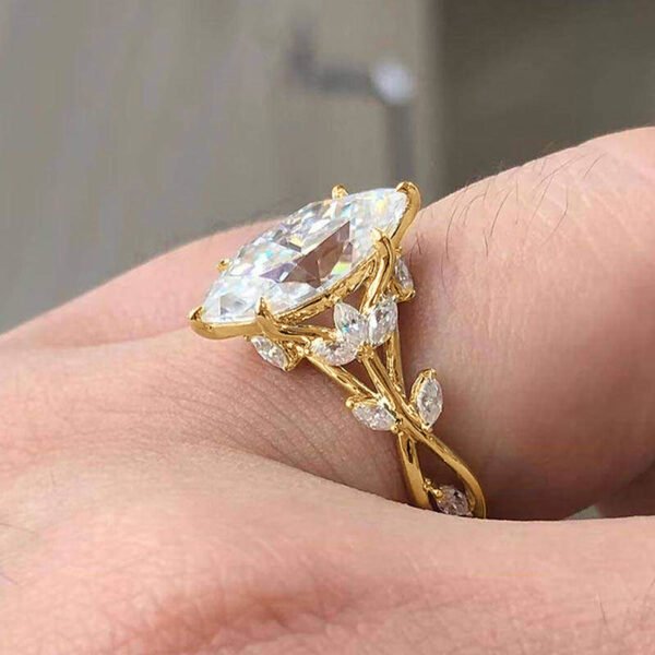 Exquisite Luxury Zircon-Inlaid Ring for Women - Palace-Style Leaf Vine Design Ring, Fashionable Light Luxury Style_Auragemd