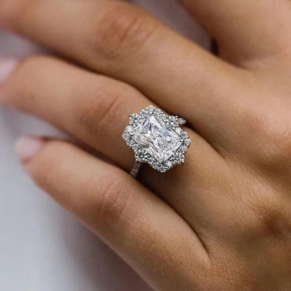 Princess Exquisite Light Luxury Oversized Geometric Ring for Women - Palace-Style Design Trendy Jewelry_Auragemd