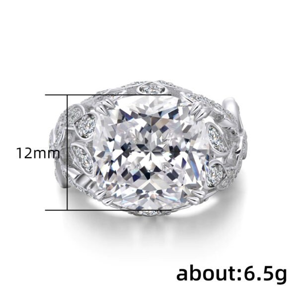 Hollow Pattern Pavé-Set Zircon Ring - High-End Retro Luxury Women's Ring_Auragemd